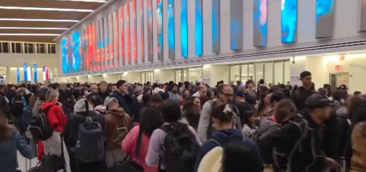 TSA officers still calling out sick after Trump's directive to pay them