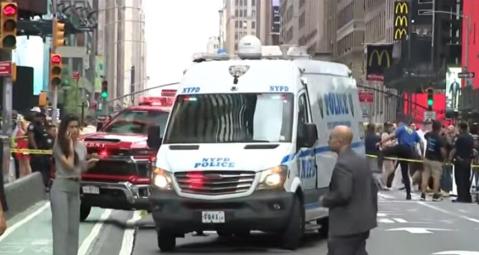 Women killed in 'unprovoked' Times Square stabbing : Police